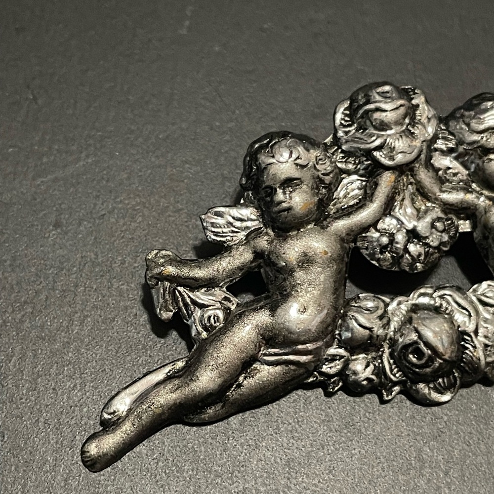 Double Cherub Angel Vintage Brooch Silver Tone Repousse Cupids Flying Babies - Picture 6 of 8